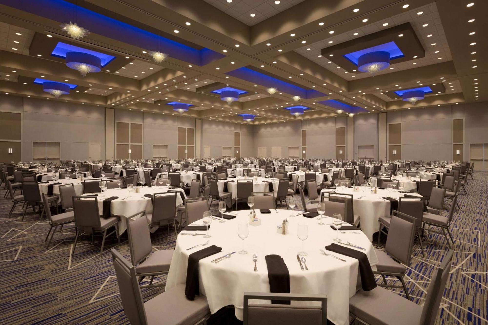 Embassy Suites By Hilton Kansas City Олатей Екстериор снимка