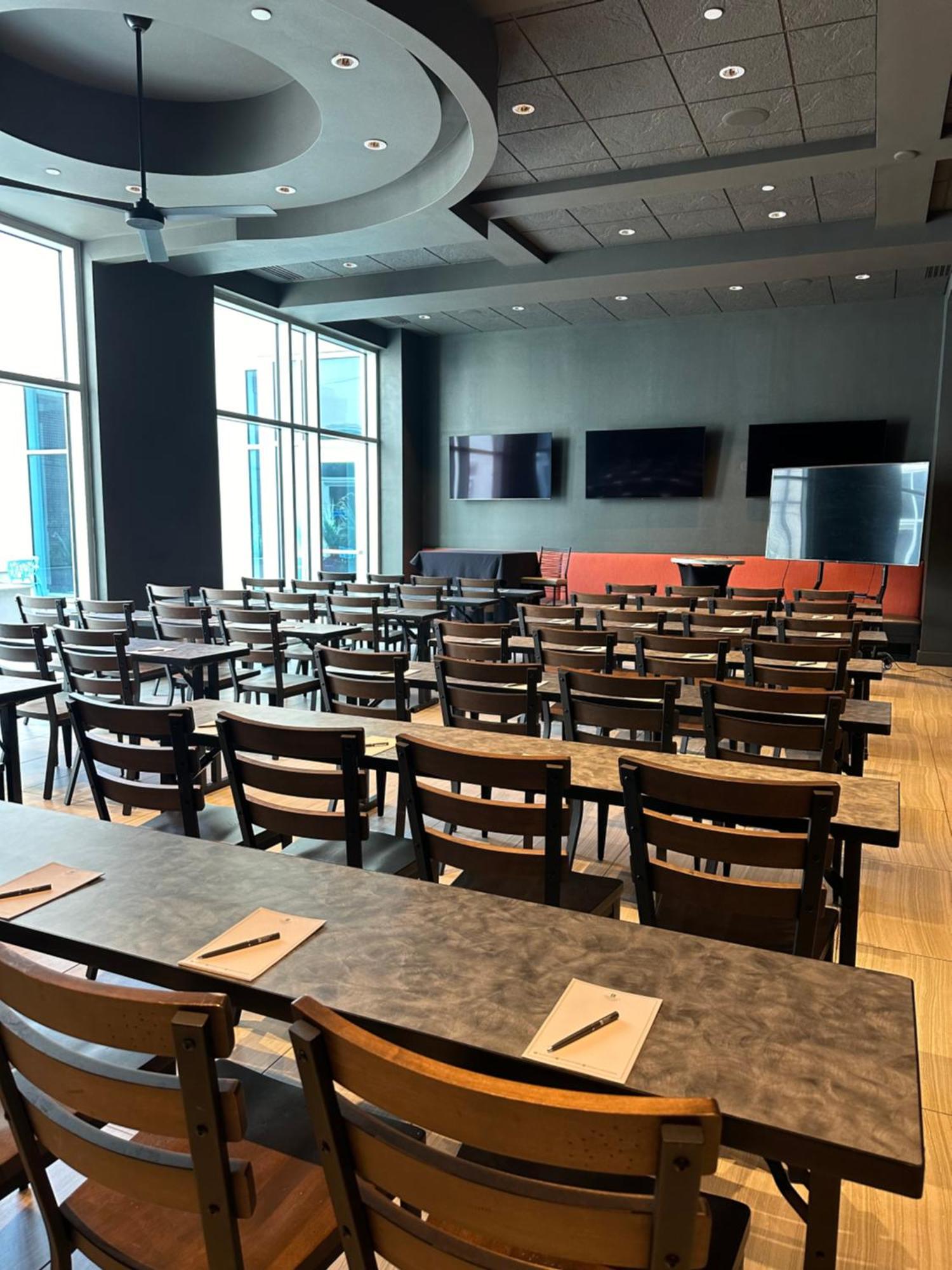 Embassy Suites By Hilton Kansas City Олатей Екстериор снимка