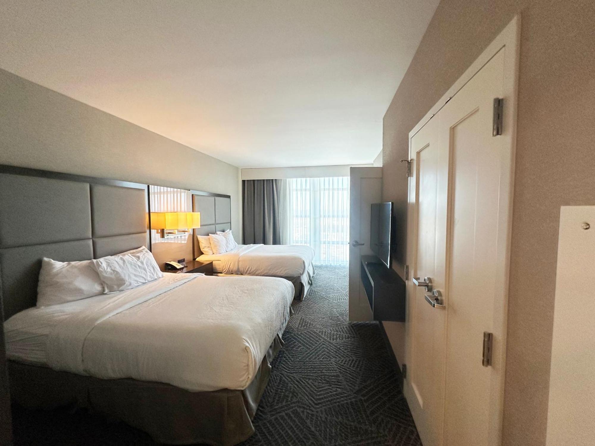 Embassy Suites By Hilton Kansas City Олатей Екстериор снимка