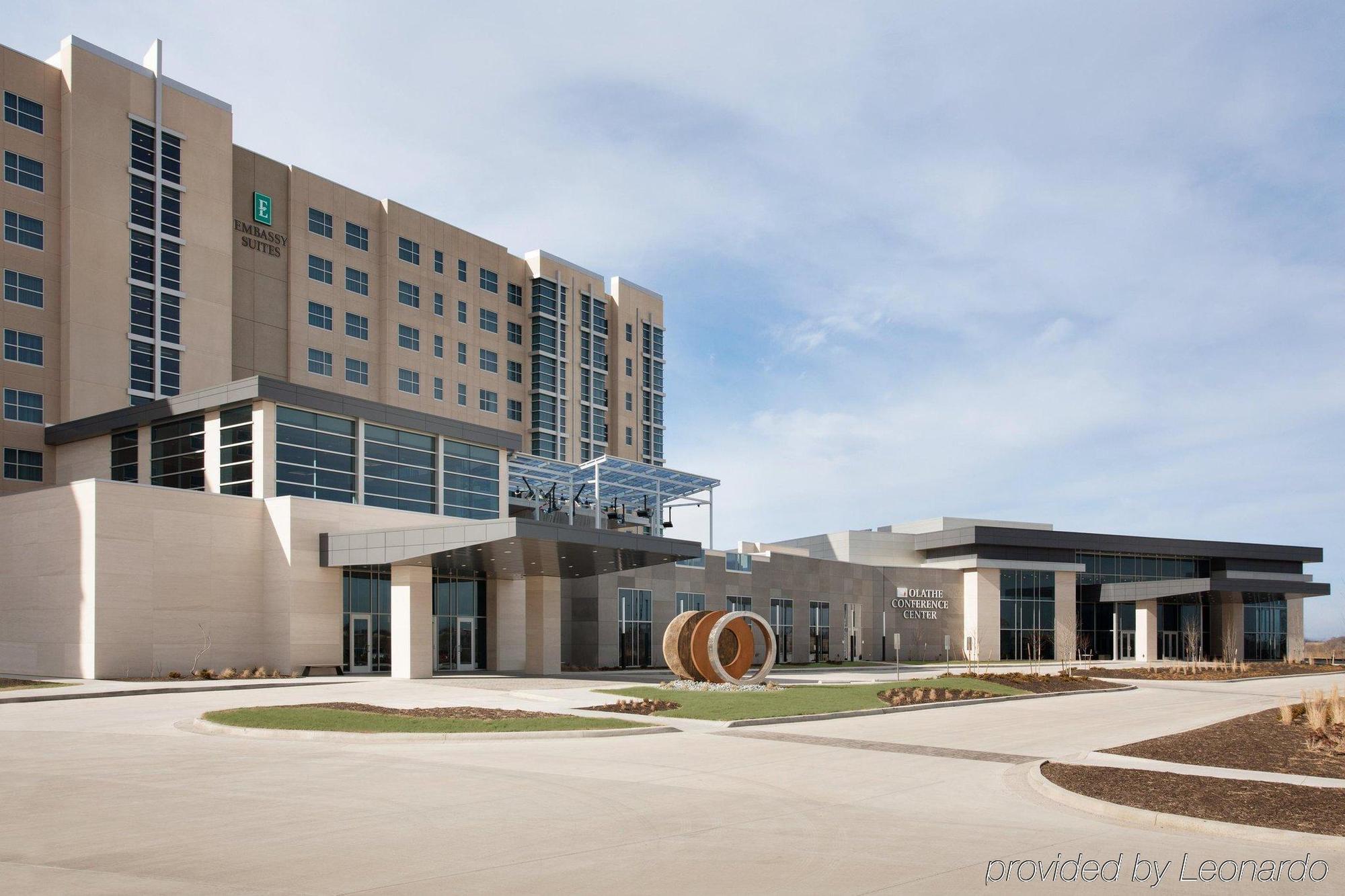 Embassy Suites By Hilton Kansas City Олатей Екстериор снимка