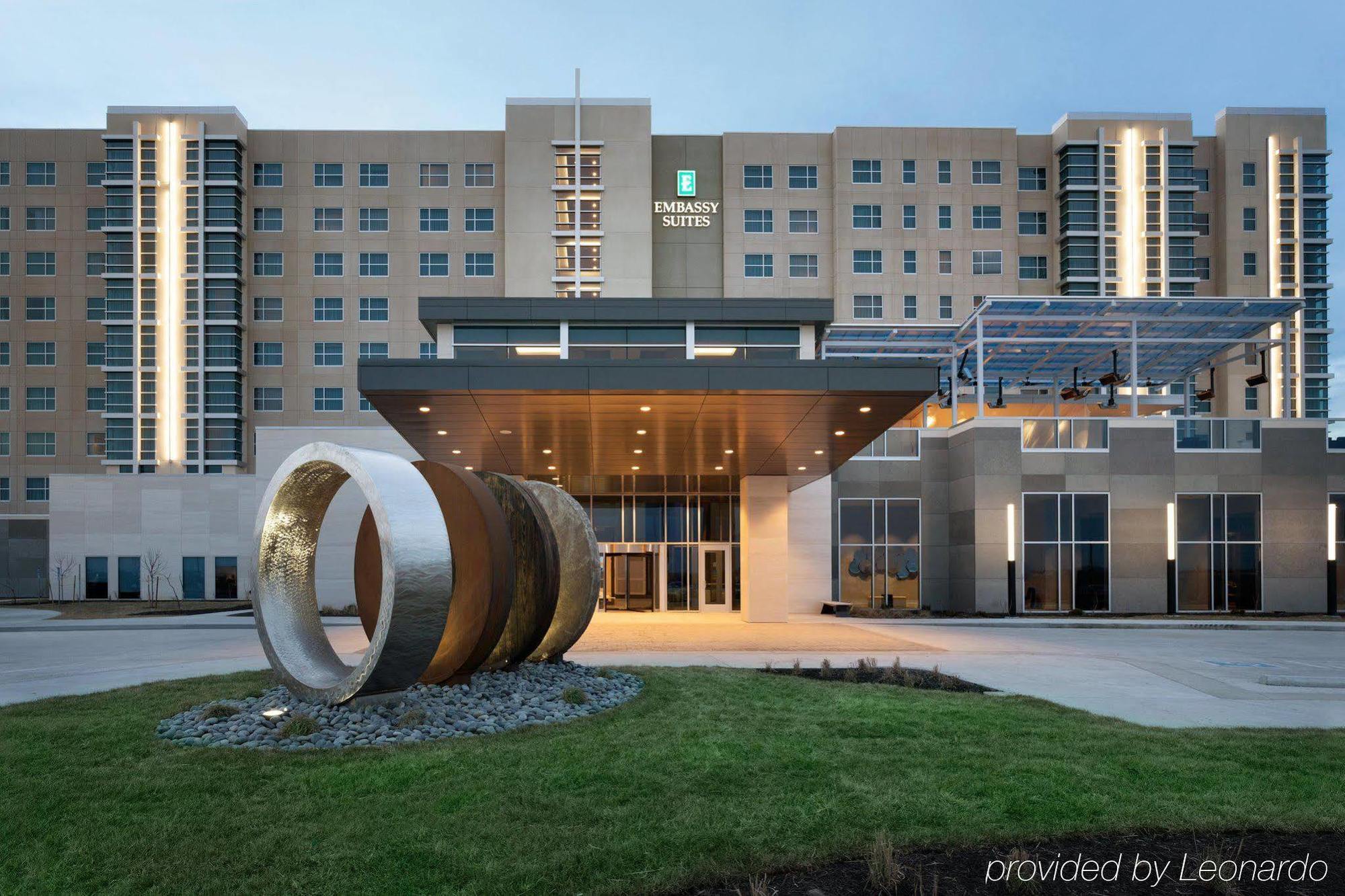 Embassy Suites By Hilton Kansas City Олатей Екстериор снимка